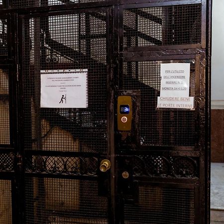 ホテル Residenza Umberto I ナポリ エクステリア 写真