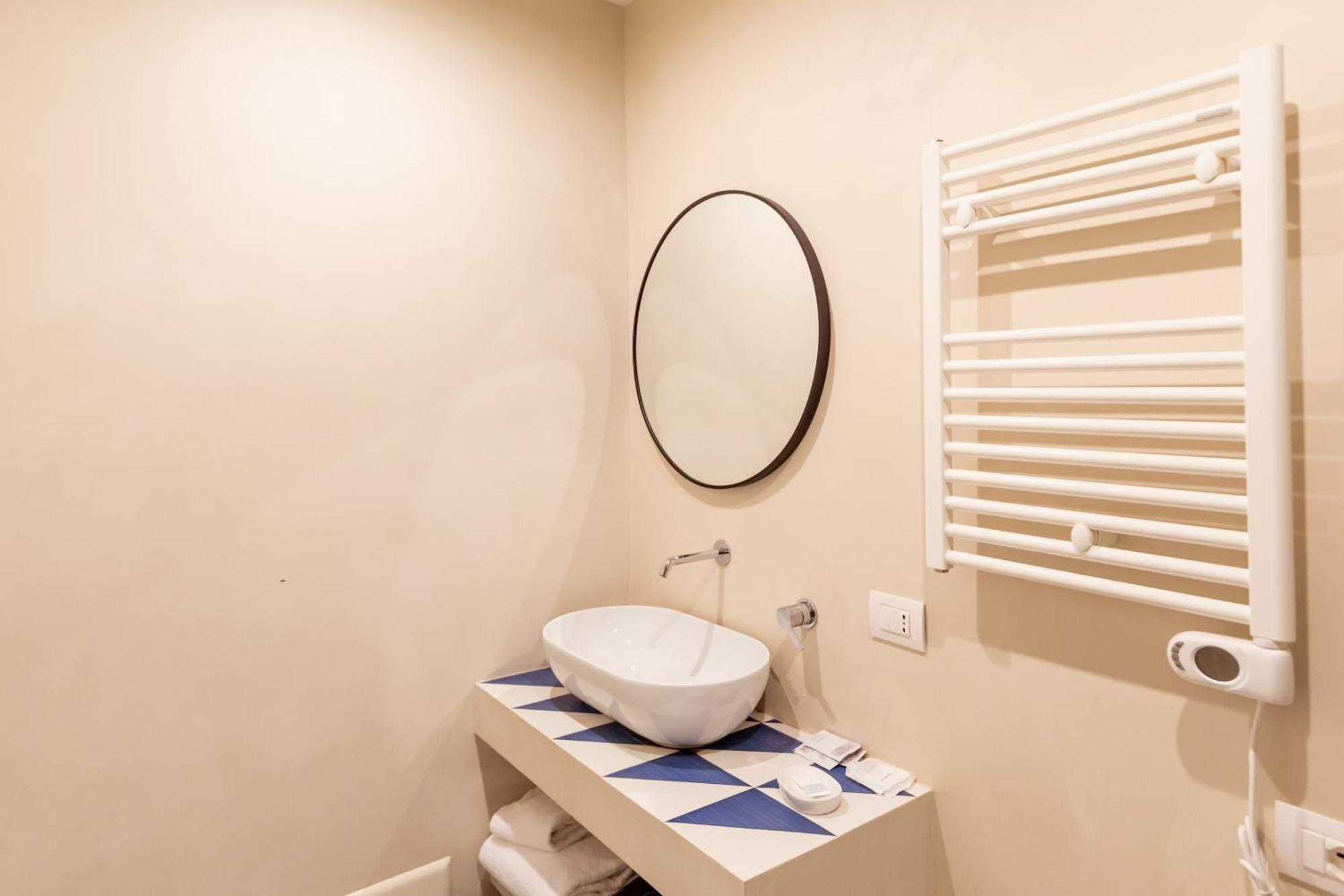 ホテル Residenza Umberto I ナポリ エクステリア 写真
