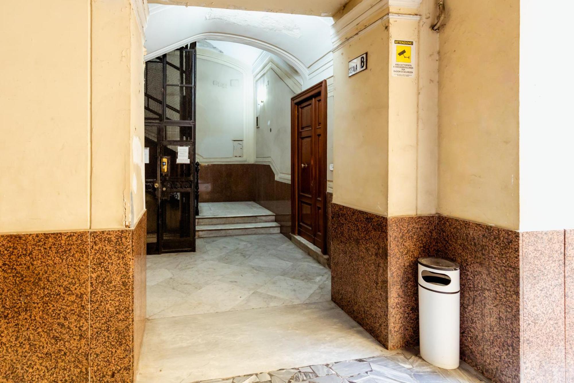 ホテル Residenza Umberto I ナポリ エクステリア 写真